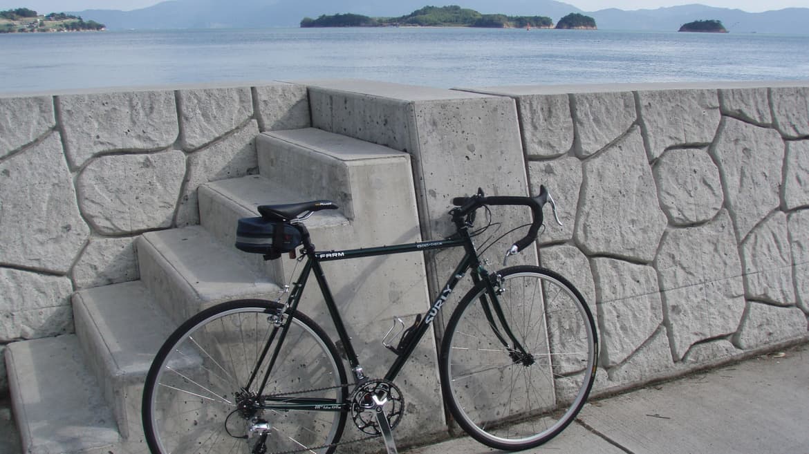 岡山県瀬戸内市牛窓町のペンションくろしお丸のオーナーと自転車